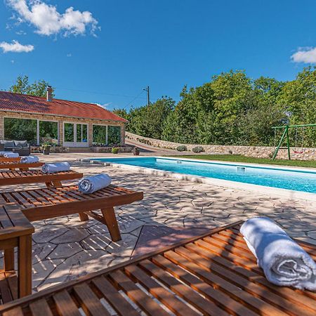 Kovacic Gorgeous Home In Knin With Kitchen מראה חיצוני תמונה