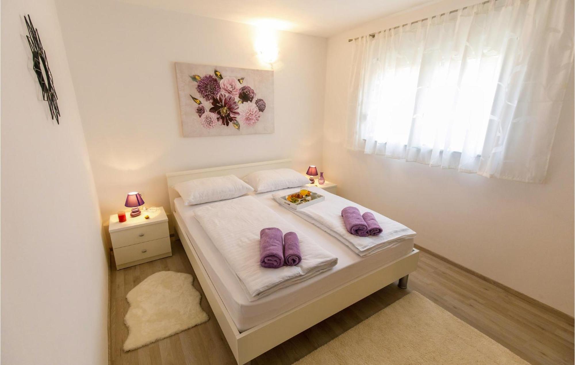 Kovacic Gorgeous Home In Knin With Kitchen מראה חיצוני תמונה