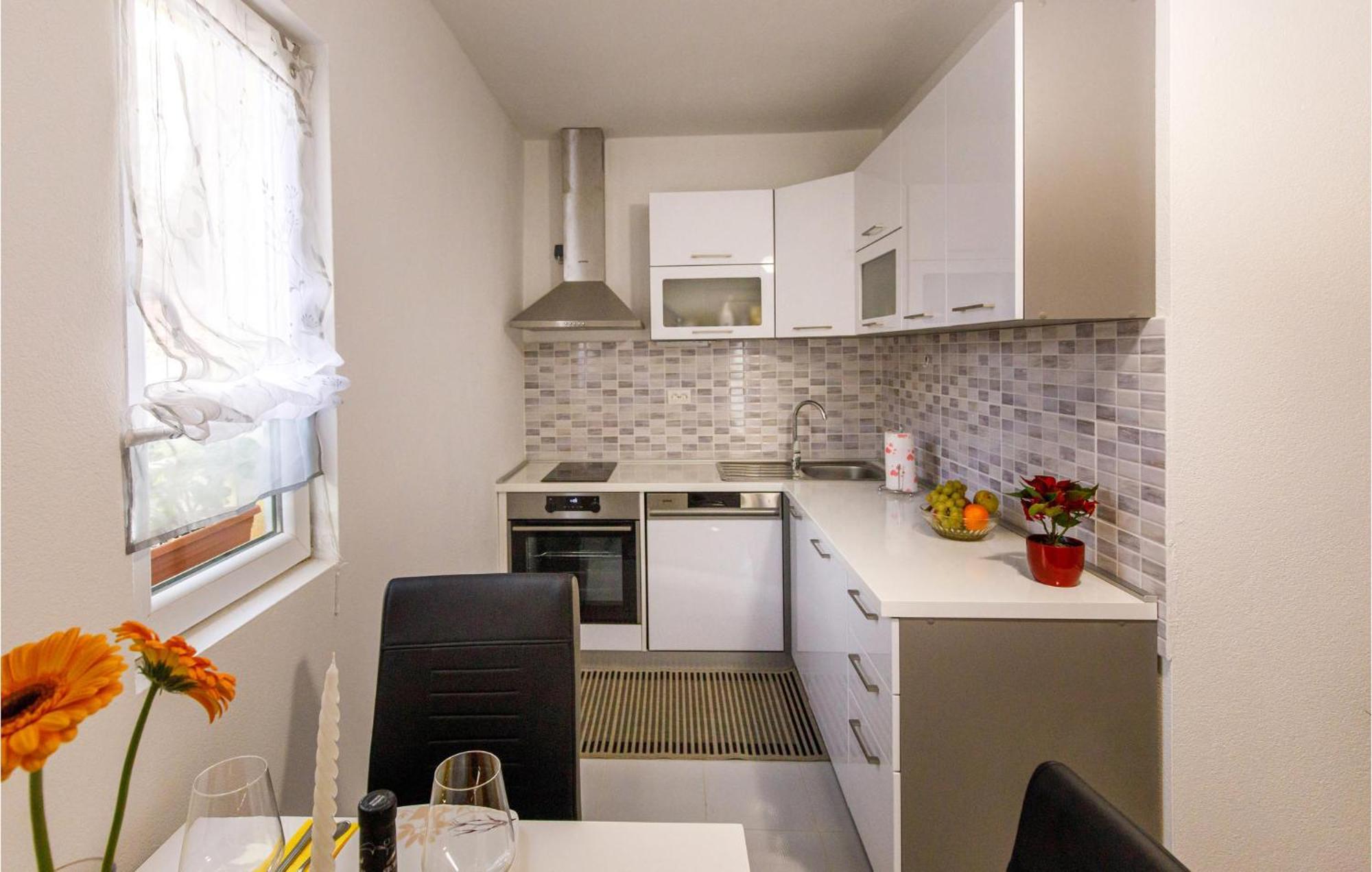 Kovacic Gorgeous Home In Knin With Kitchen מראה חיצוני תמונה